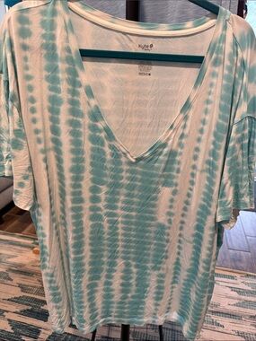 Kyte Tie-Dye V-Neck Tee in Aqua XXL